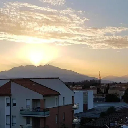 Appartement Lumineux Avec Piscine A St Esteve